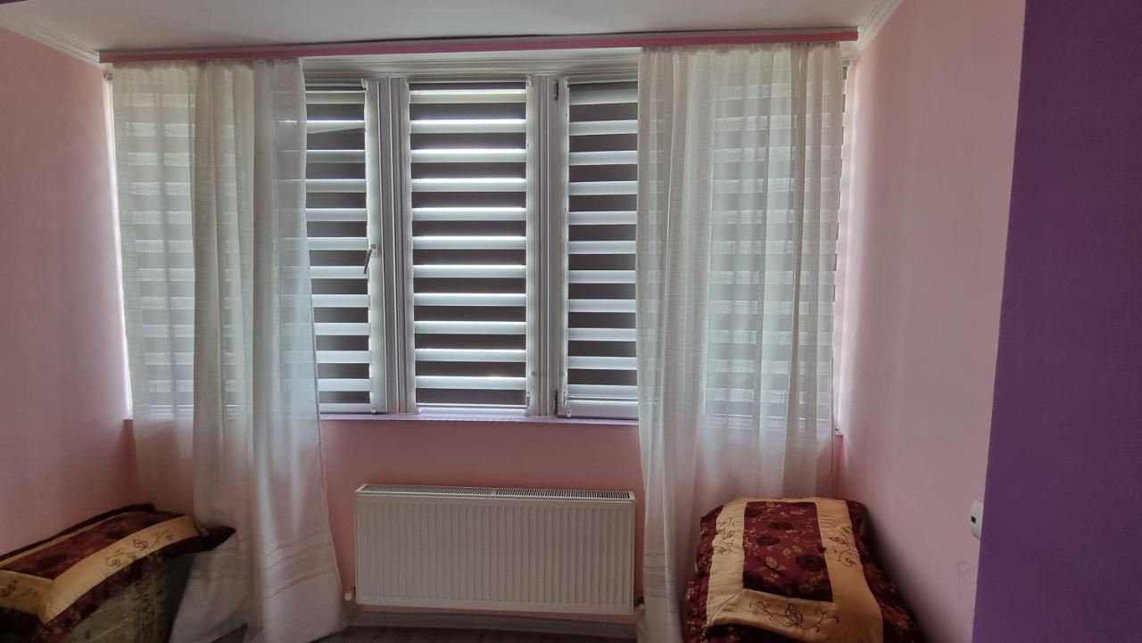 Appartamento Cozy Retreat In Quiet Location Chişinău Esterno foto